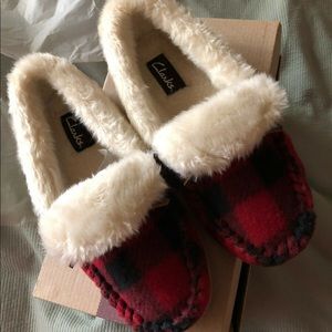 Clark’s slippers red plaid flannel fleece new 7